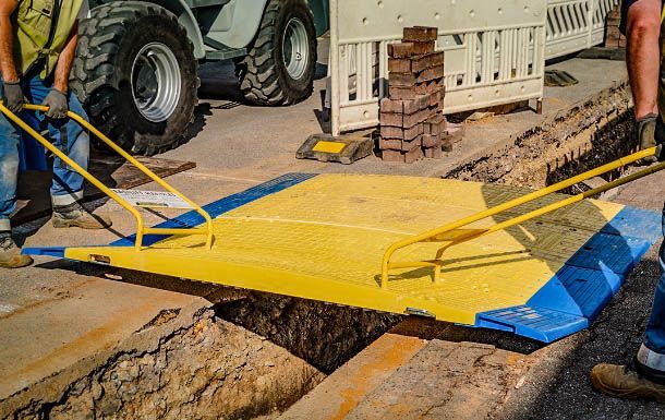 easilift-handles-pair-yellow-traffic-safety-application-ss-p-5