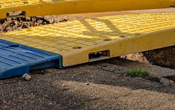 lowpro-2305-female-locking-plate-galvanized-trench-cover-application-ss-p-3